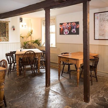 The Chetnole Inn Esterno foto