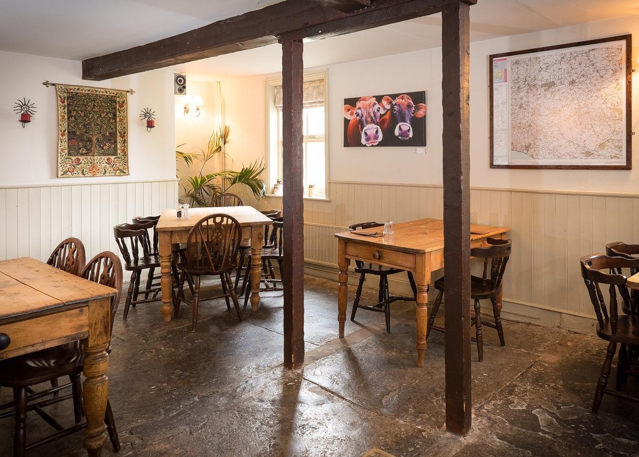 The Chetnole Inn Esterno foto