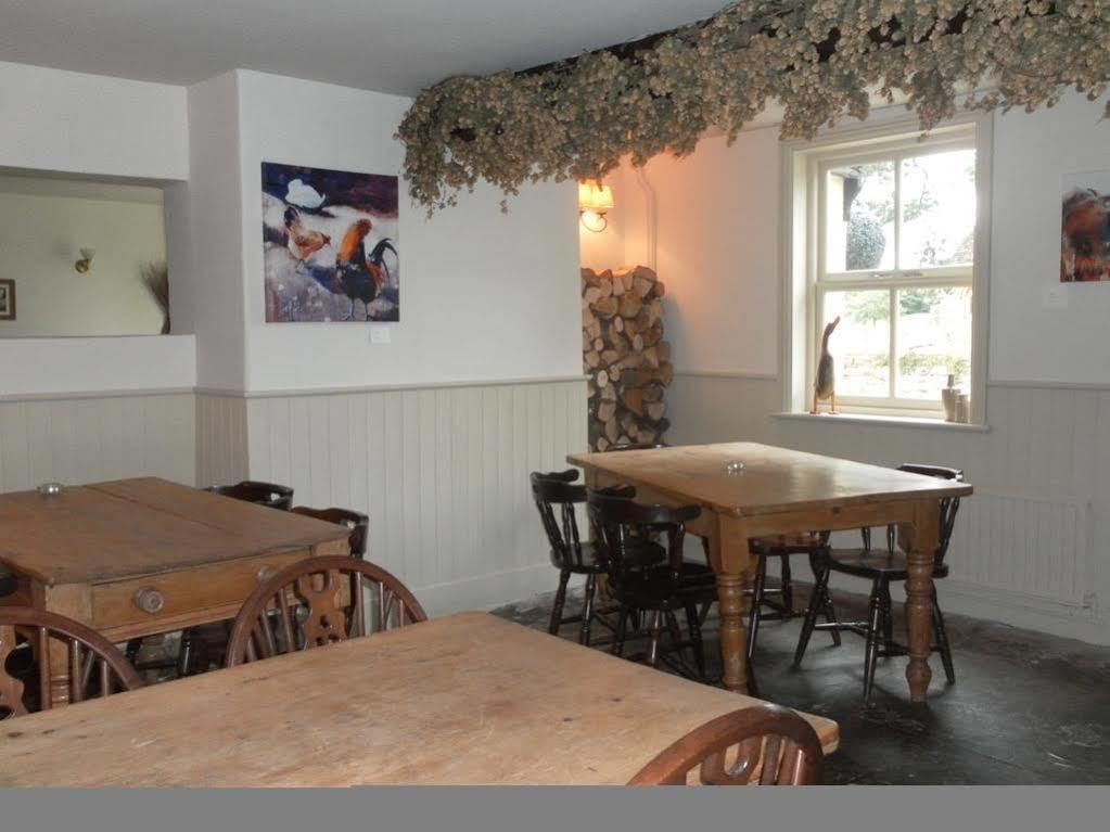 The Chetnole Inn Esterno foto