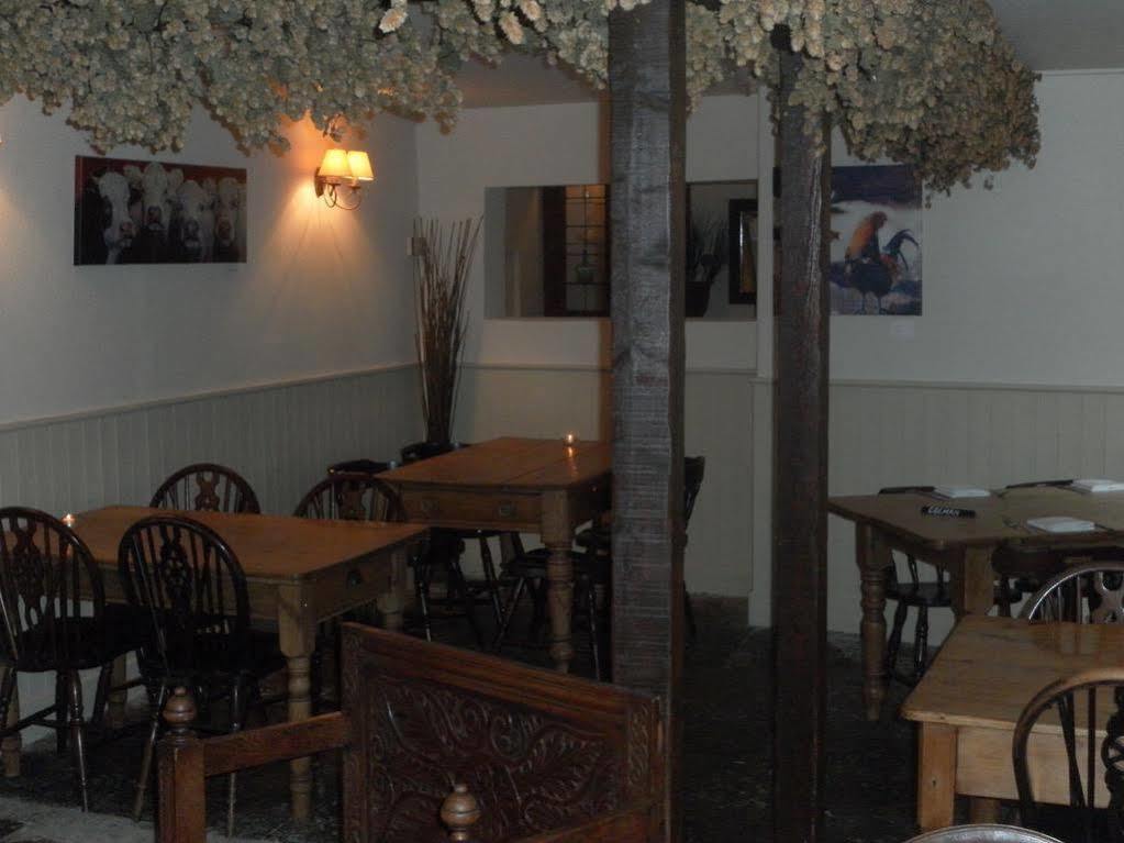 The Chetnole Inn Esterno foto