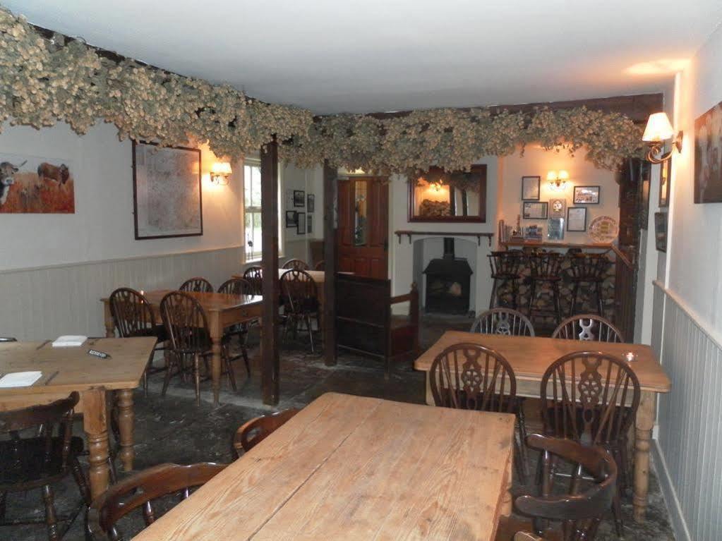 The Chetnole Inn Esterno foto